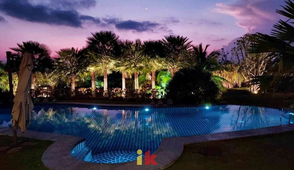 M Pool Nacht
