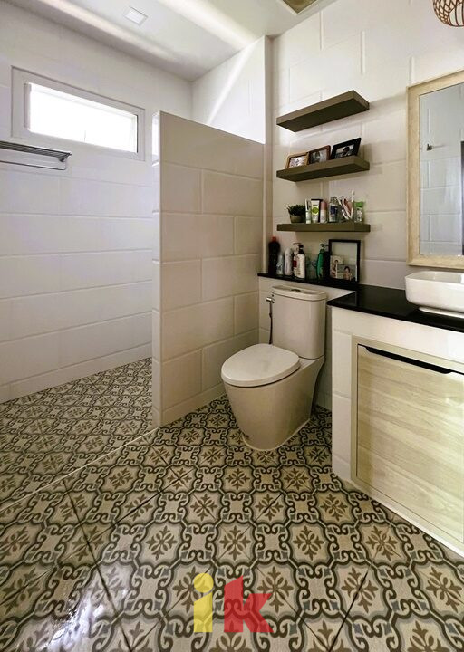 toilet